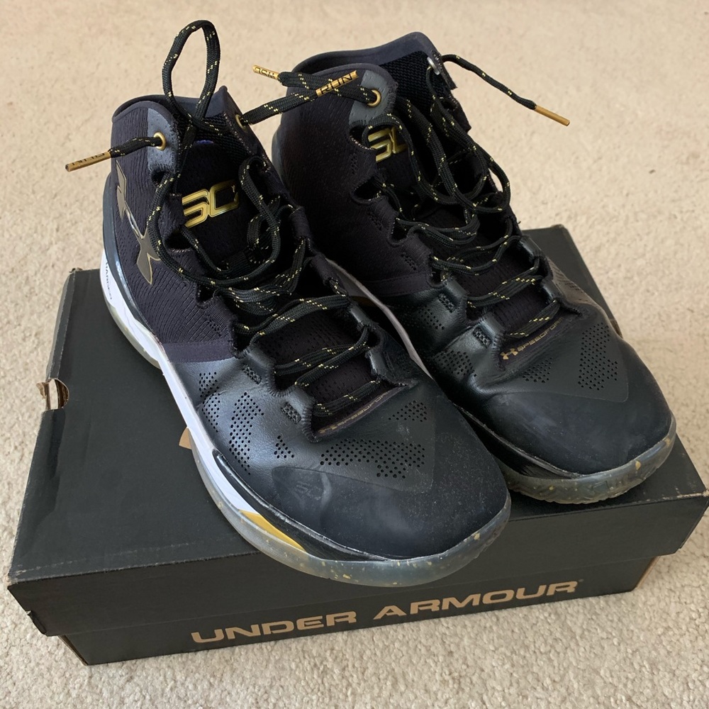 UNDER ARMOUR Clutchfit Drive 2 Low BasketballShoes